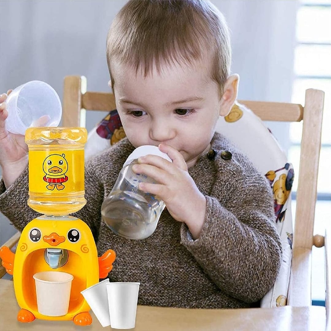 Mini duck water dispenser toy with 3 cups for kids pretend play